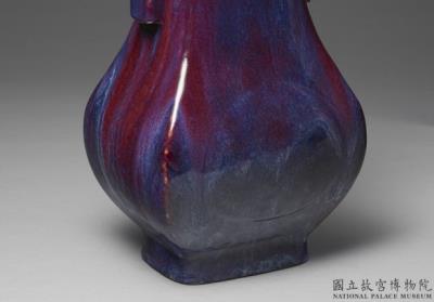 图片[2]-Vase with tubular handles and apricot leaf decoration in glaze imitating Jun ware, Qing dynasty, Qianlong reign (1736-1795)-China Archive